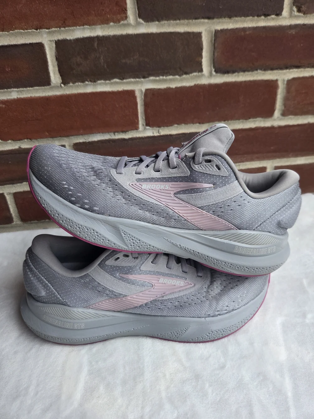 Brooks Adrenaline GTS 24 Gray Pink Running Shoes Women's Size 9 B Stability